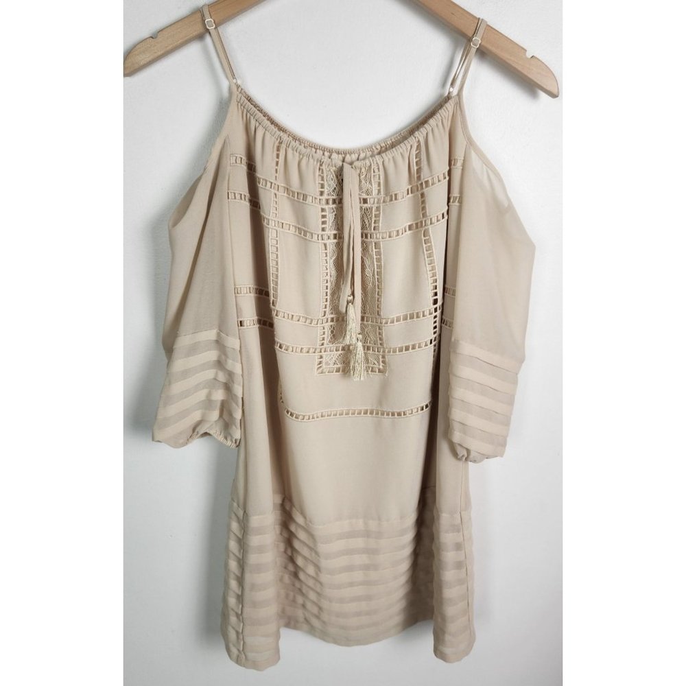 Bebe Women's Sz. XXS Ivory Chiffon Adjustable Cold Shoulder Mini Shift Dress